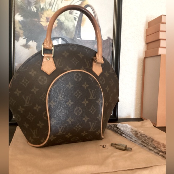 Louis Vuitton Ellipse Monogram PM Hand Bag with Dust bag & lock & key - Picture 11 of 14